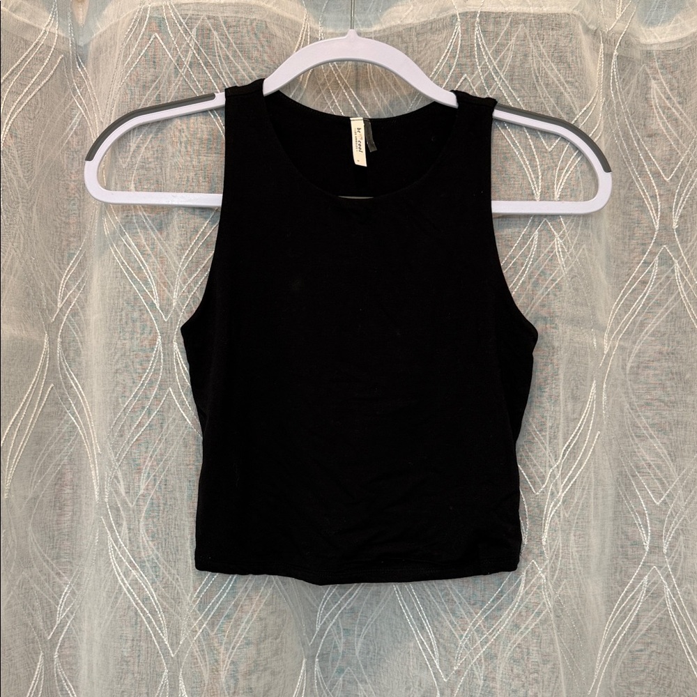 BE COOL Black Sleeveless Crop Top